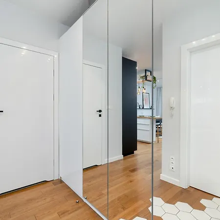 Daire Slusarska Modern With Balcony & Parking Cracow Zablocie By Renters Prestige *