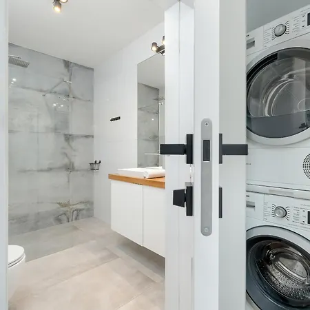 Daire Slusarska Modern With Balcony & Parking Cracow Zablocie By Renters Prestige *